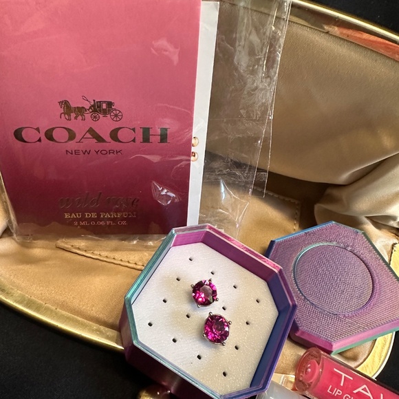 Coach legacy Multicolor Striped kiss lock Wristlet GUC with multiple items insid - Picture 13 of 14